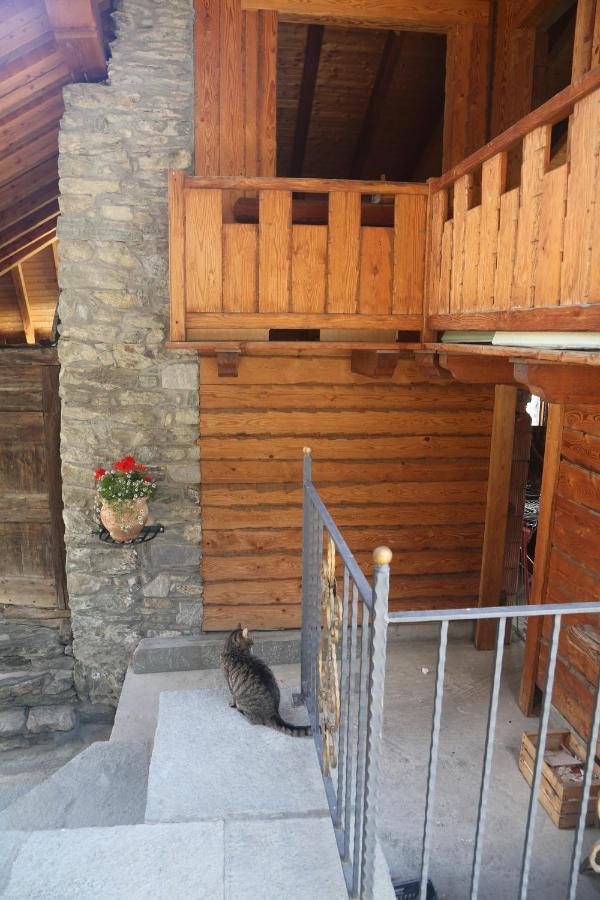 Suite Del Villaggio Sarre Buitenkant foto