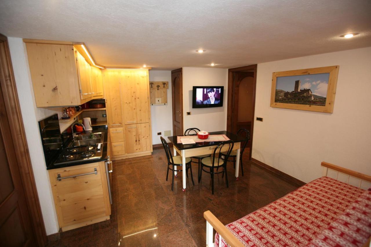 Suite Del Villaggio Sarre Buitenkant foto
