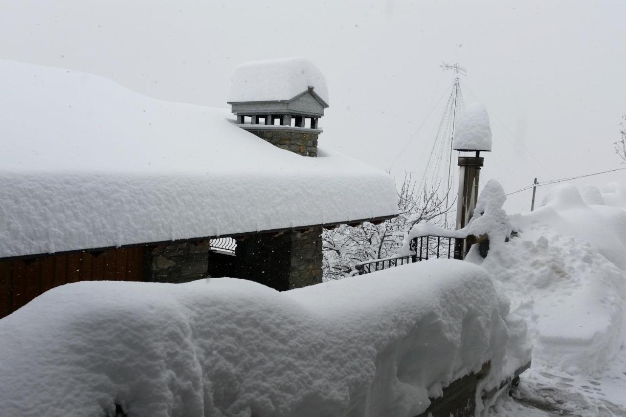 Suite Del Villaggio Sarre Buitenkant foto