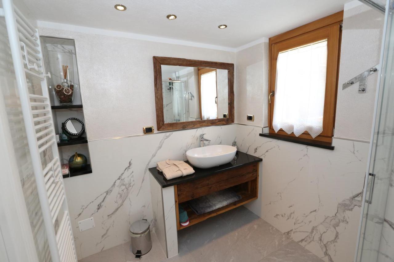 Suite Del Villaggio Sarre Buitenkant foto