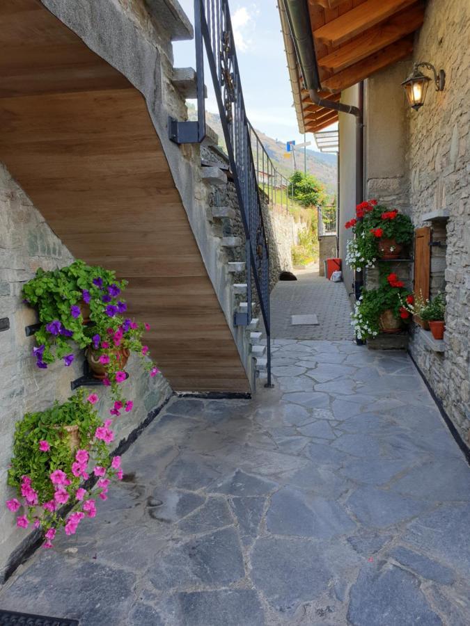 Suite Del Villaggio Sarre Buitenkant foto