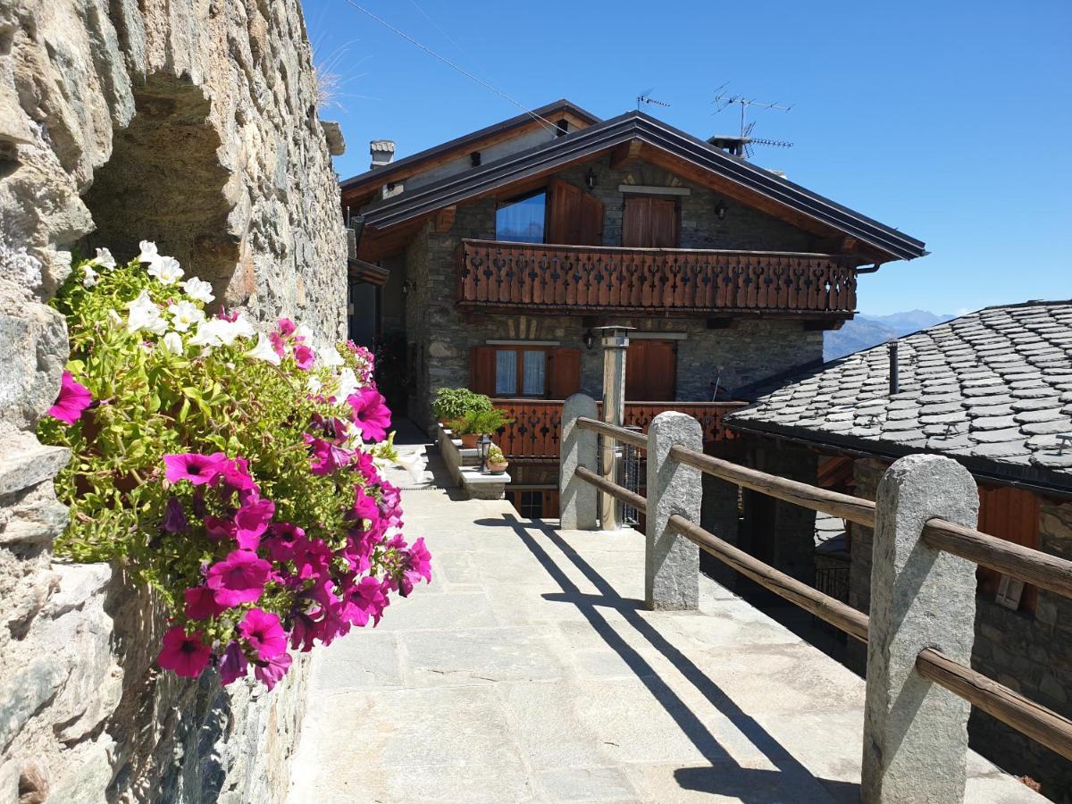Suite Del Villaggio Sarre Buitenkant foto