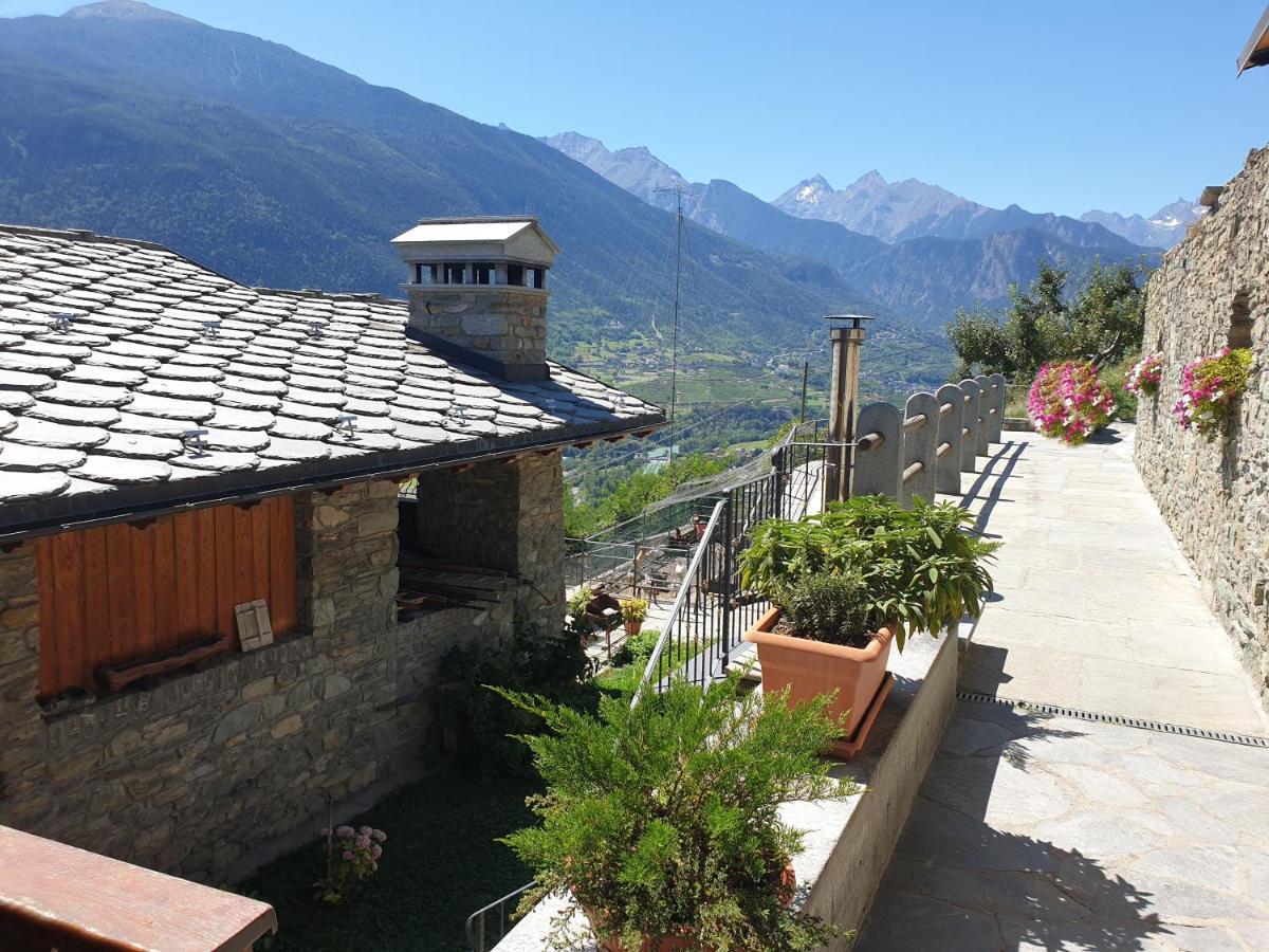 Suite Del Villaggio Sarre Buitenkant foto