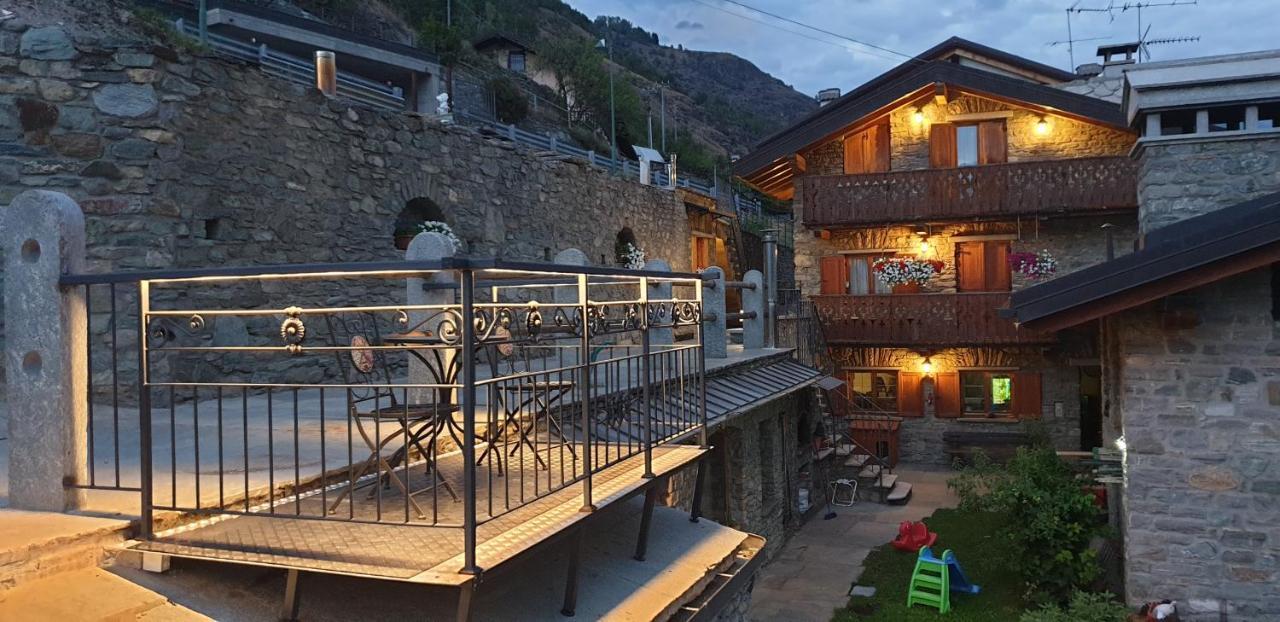 Suite Del Villaggio Sarre Buitenkant foto